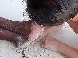 Worshiping Ebony Pearl Beach Foot Worship: I Lick My Feet on the Sand